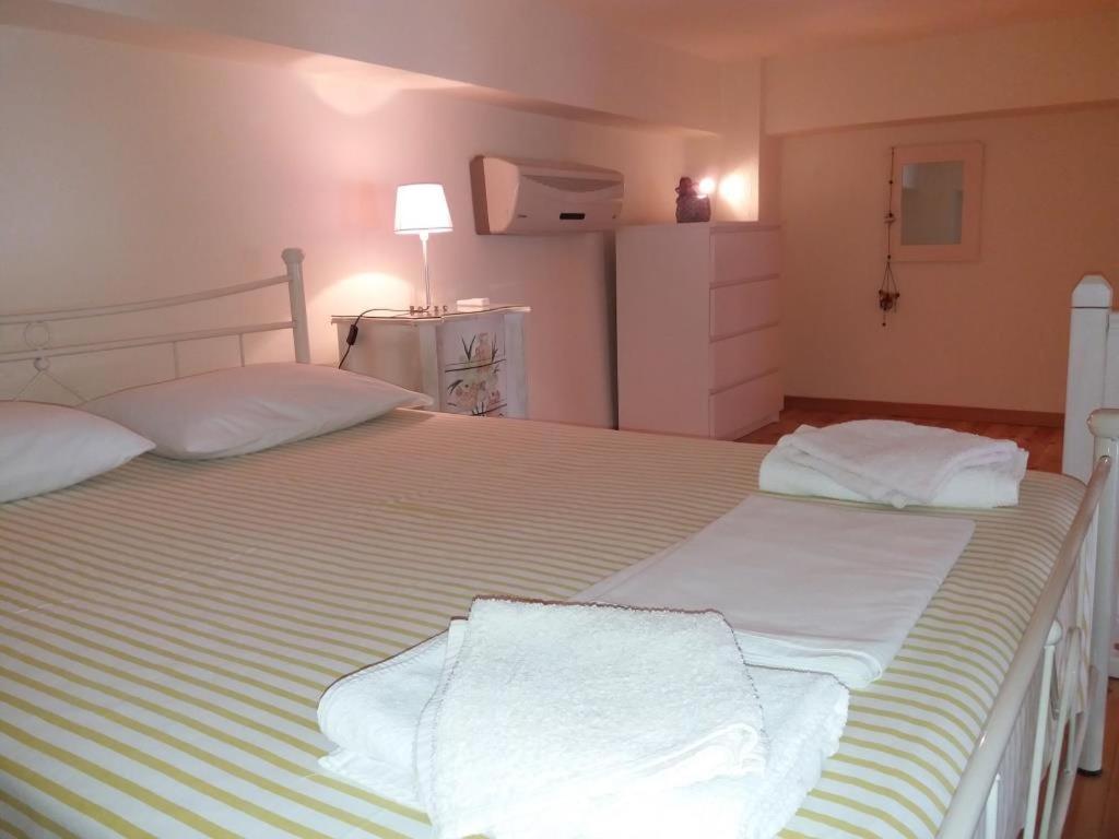 Roula'S Suites Ándros Exteriör bild